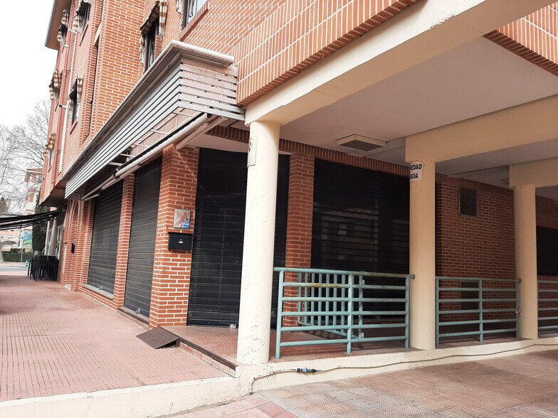 Local commercial dans Alcalá de Henares, Madrid à louer - Photo de l’immeuble – Image 2 sur 3