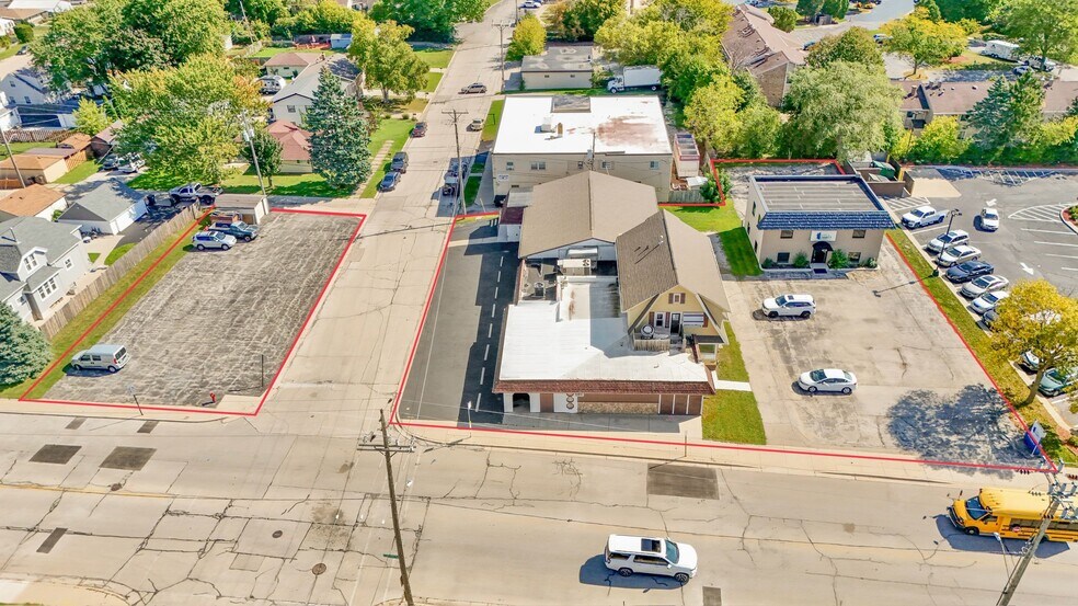 2713 S Chicago Ave, South Milwaukee, WI à vendre - Photo de l’immeuble – Image 3 sur 23