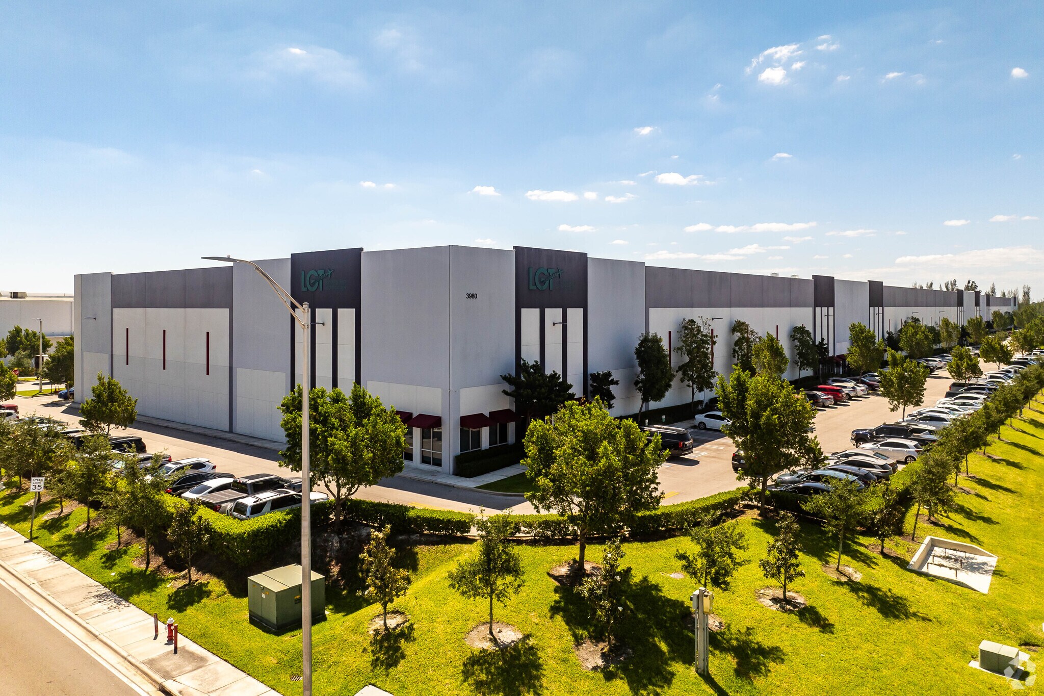 3980 W 104th St, Hialeah, FL à louer Photo principale– Image 1 sur 8