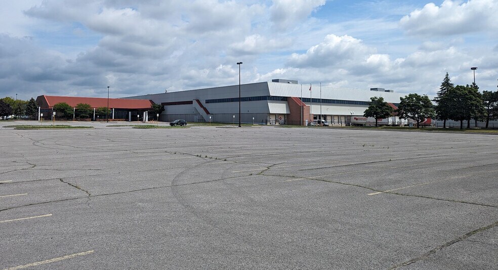 500 College St E, Belleville, ON à louer - Photo de l’immeuble – Image 2 sur 15