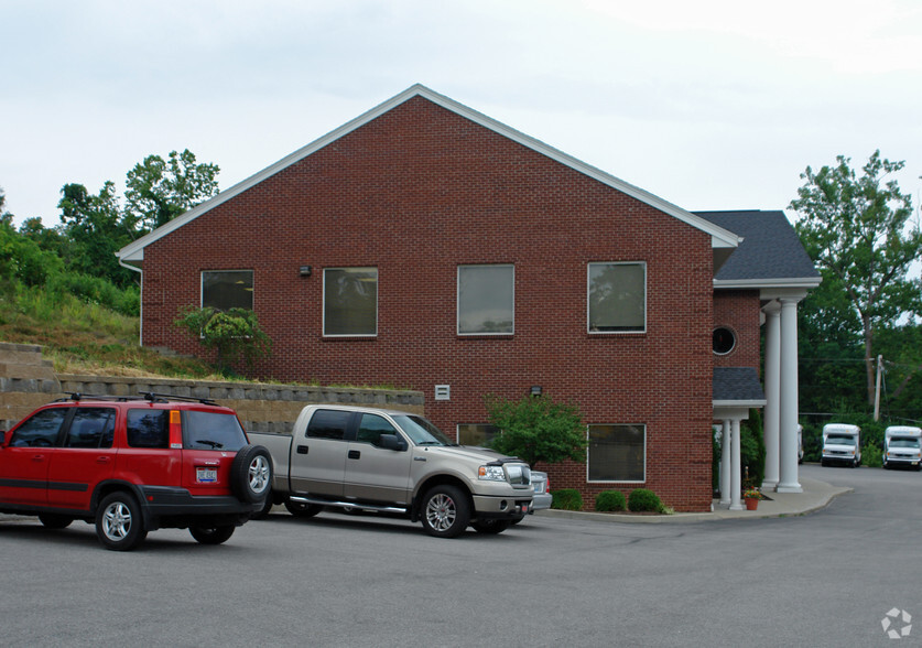 725 Alexandria Pike, Fort Thomas, KY à louer - Photo de l’immeuble – Image 2 sur 3