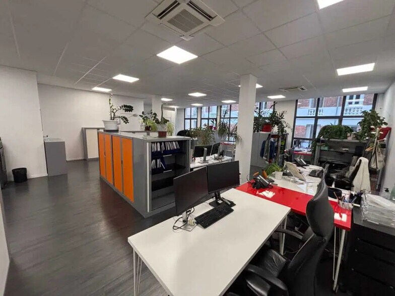 Bureau dans Saint-Denis à louer - Photo de l’immeuble – Image 2 sur 8