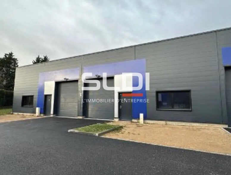 Local d’activités dans Pommiers à louer - Photo de l’immeuble – Image 1 sur 3