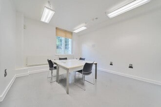 29 Peckham Rd, Londres à louer Photo de l’immeuble– Image 2 sur 4