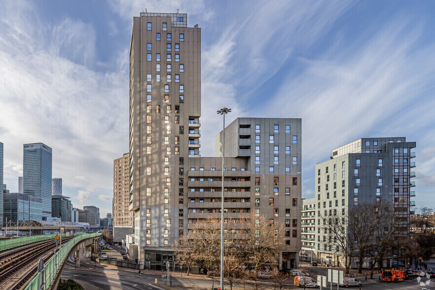 4 Prestons Rd, Londres à vendre - Photo principale – Image 1 sur 20