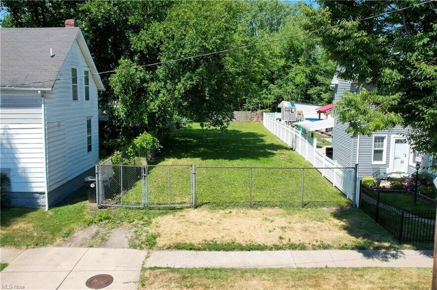 8110 Lake Ave, Cleveland, OH à louer - Photo de l’immeuble – Image 3 sur 34