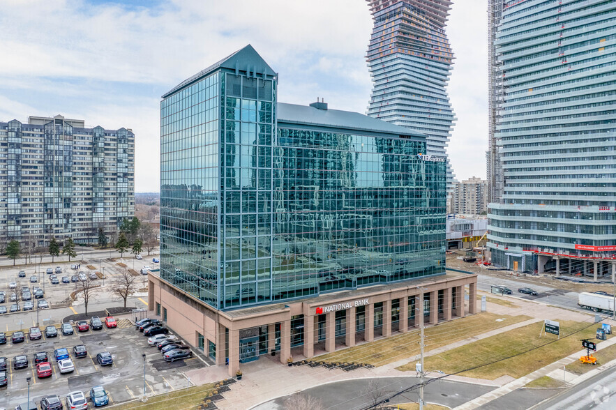 350 Burnhamthorpe Rd W, Mississauga, ON à louer - Photo principale – Image 1 sur 6