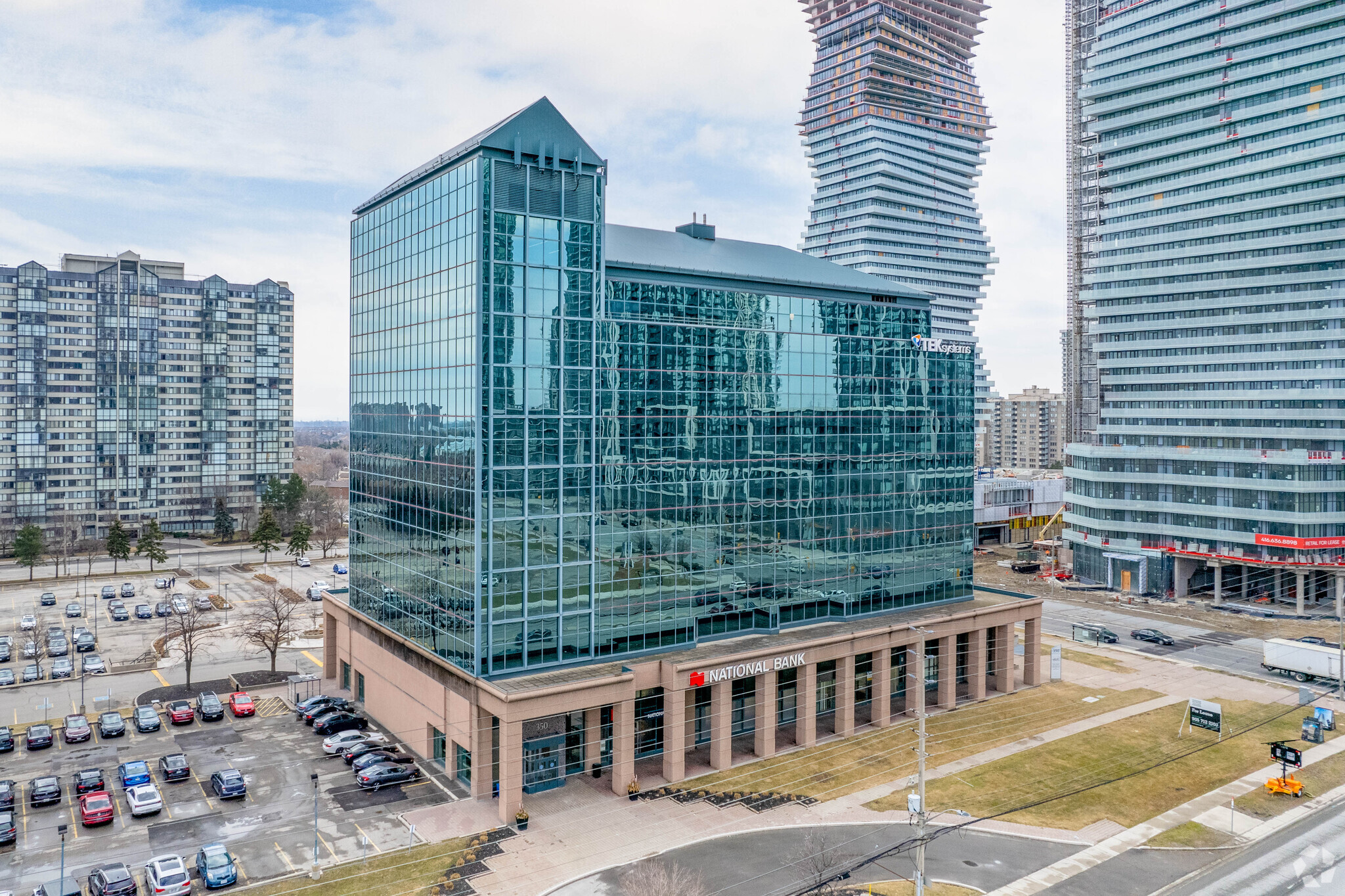 350 Burnhamthorpe Rd W, Mississauga, ON à louer Photo principale– Image 1 sur 7
