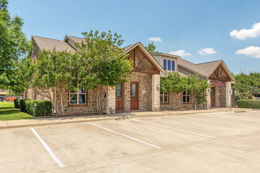 807 Bluebonnet Dr, Keller, TX à louer - Photo de l’immeuble – Image 1 sur 7