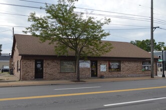 51180 Washington St, New Baltimore, MI à louer Photo intérieure– Image 1 sur 2