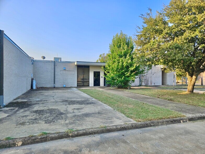 525 W Pleasant Run Rd, Lancaster, TX à vendre - Photo de l’immeuble – Image 3 sur 6