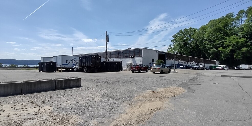 97 N Water St, Ossining, NY à louer - Photo principale – Image 1 sur 10