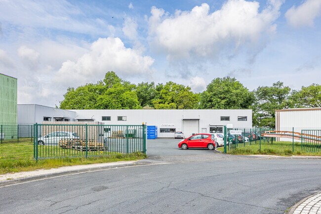 Plus de détails pour 5 Allée Jacqueline Auriol, Eysines - Bureau, Local d'activités à louer