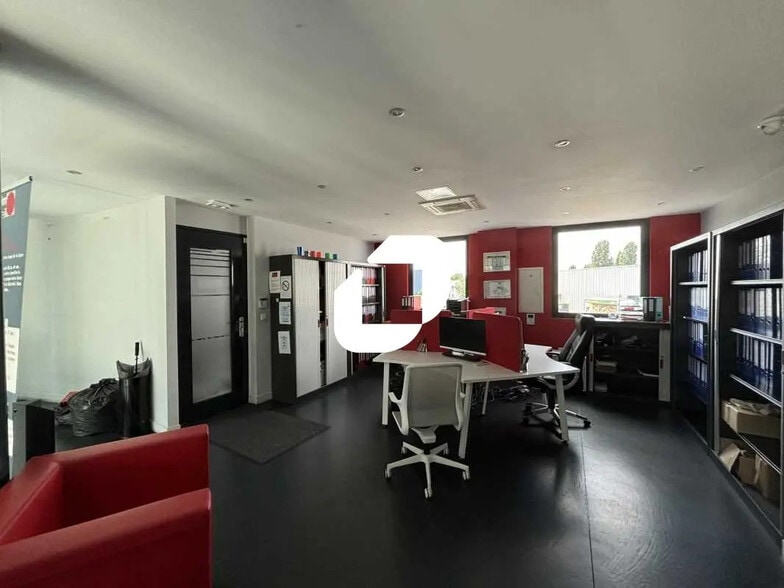 Bureau dans Grigny à vendre - Photo de l’immeuble – Image 3 sur 13