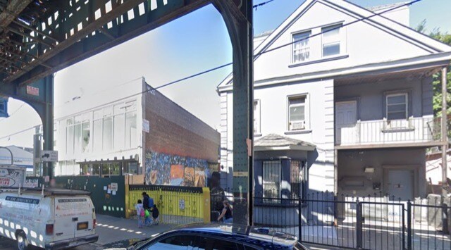 104-09 Roosevelt Ave, Corona, NY à louer - Photo de l’immeuble – Image 2 sur 3