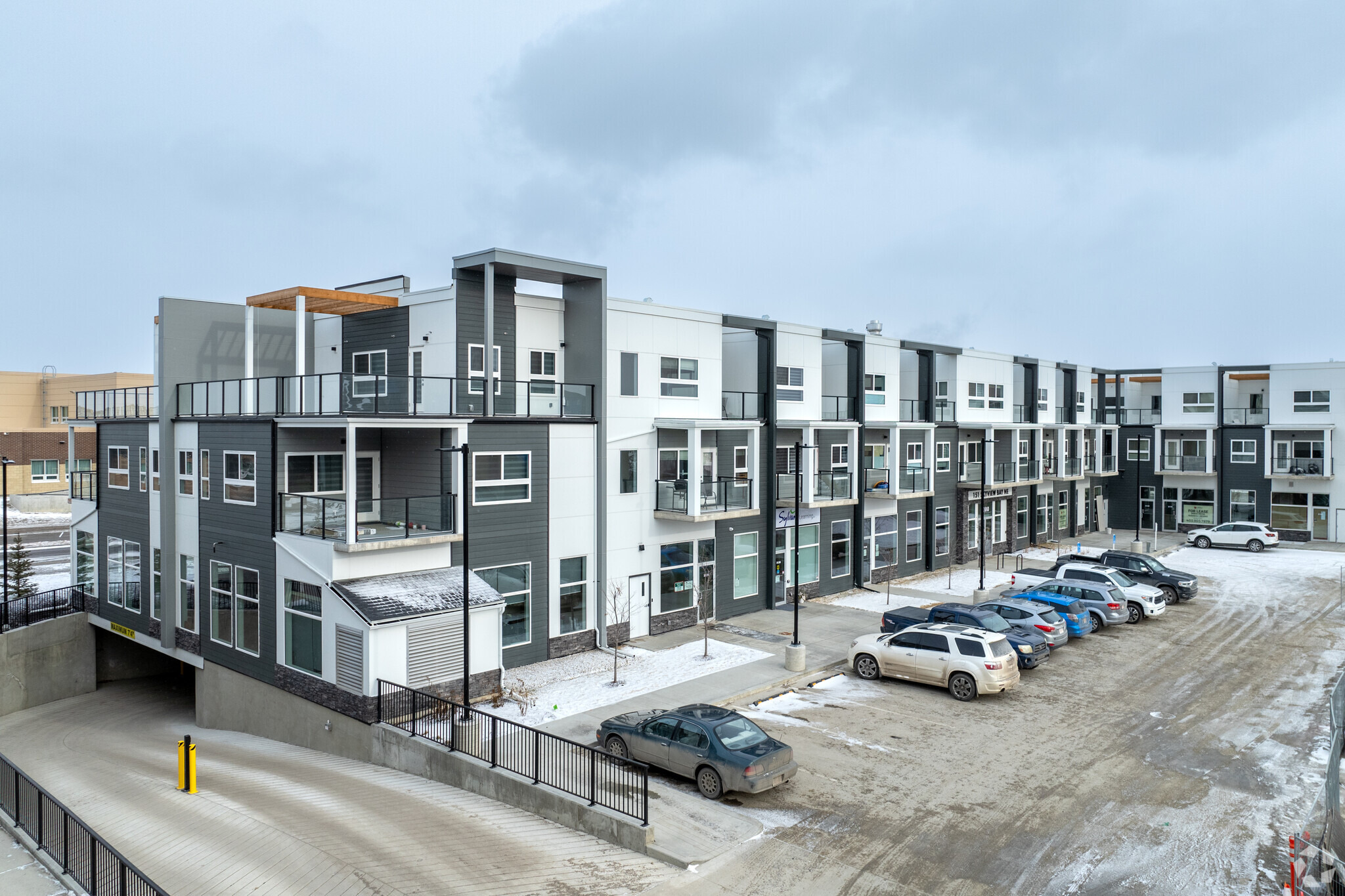 151-181 Skyview Bay NE, Calgary, AB à louer Photo principale– Image 1 sur 6