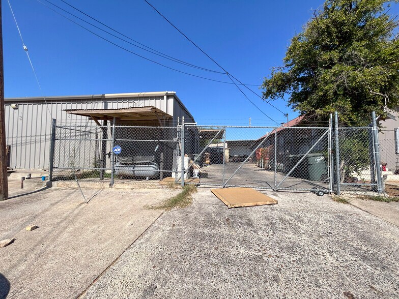 1401 Guatemozin St, Laredo, TX à vendre - Photo de l’immeuble – Image 3 sur 27