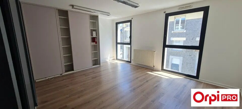 Bureau dans Saint-Brieuc à louer Photo de l’immeuble– Image 1 sur 7