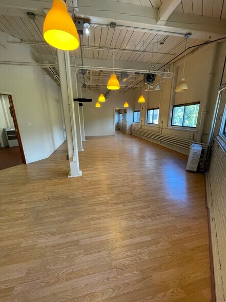 15 N Washington St, Plainville, CT à vendre - Photo de l’immeuble – Image 2 sur 13