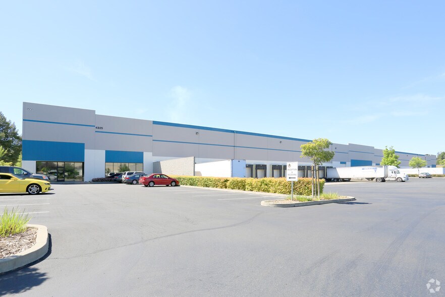 4301-4355 Industrial Way, Benicia, CA à louer - Photo de l’immeuble – Image 3 sur 8
