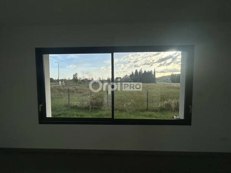 Bureau dans Graveson à louer - Photo intérieure – Image 3 sur 6