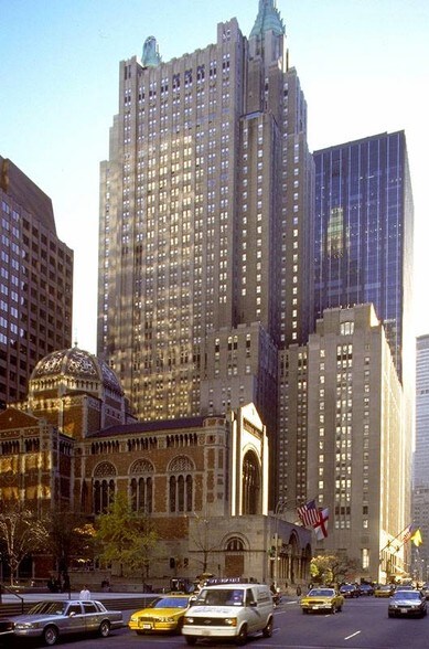 301 Park Ave, New York, NY à louer - Photo de l’immeuble – Image 3 sur 3