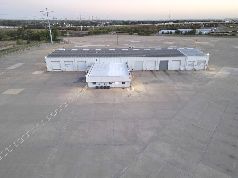 1501 N Walton Walker Blvd, Dallas, TX à louer - Photo de l’immeuble – Image 3 sur 9