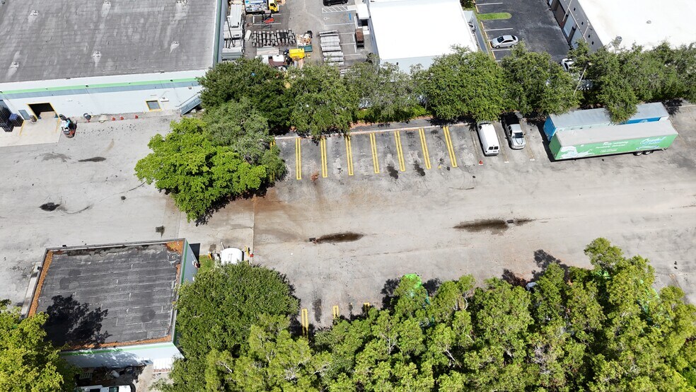 2779 NW 112th Ave, Doral, FL à louer - Photo de l’immeuble – Image 3 sur 12