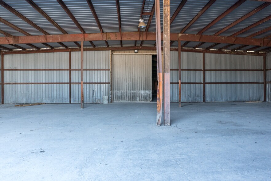 1921 N Main St Industrial Facility portefeuille de 7 biens à vendre sur LoopNet.fr - Photo intérieure – Image 2 sur 17