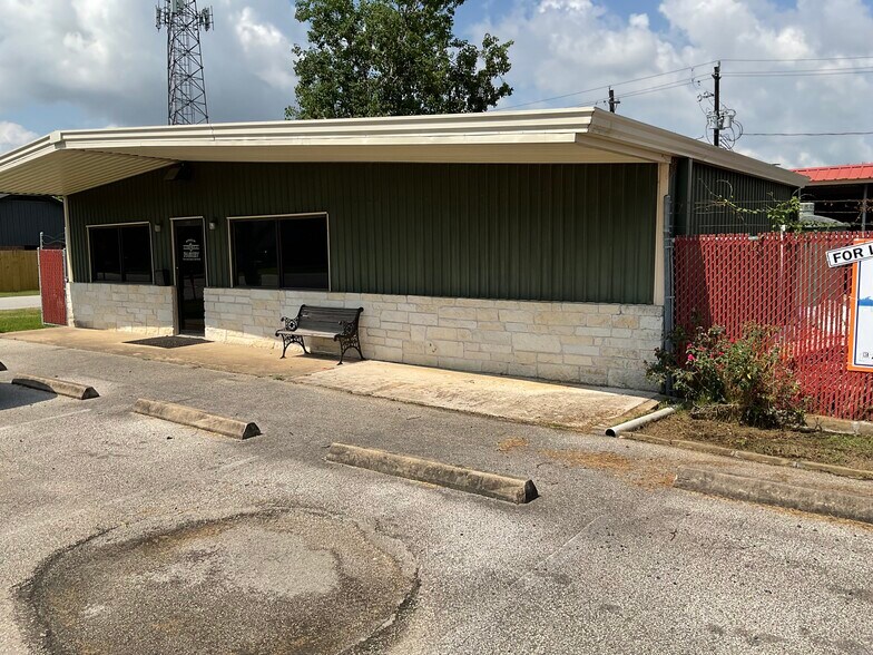 128 S 8th, La Porte, TX à louer - Photo de l’immeuble – Image 2 sur 20