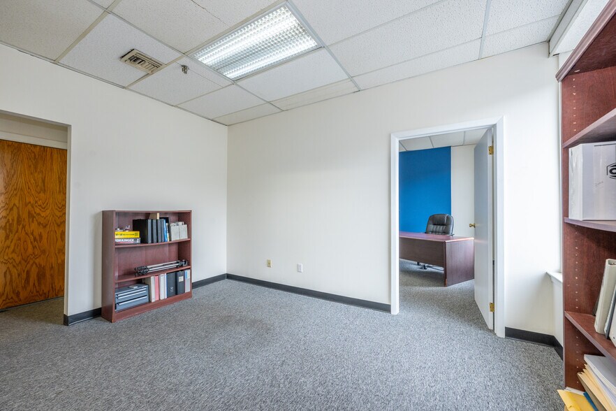 119 Naylon Ave, Livingston, NJ à louer - Photo de l’immeuble – Image 3 sur 10