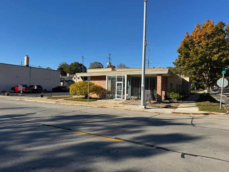7100 W Center St, Milwaukee, WI à vendre - Photo de l’immeuble – Image 3 sur 23