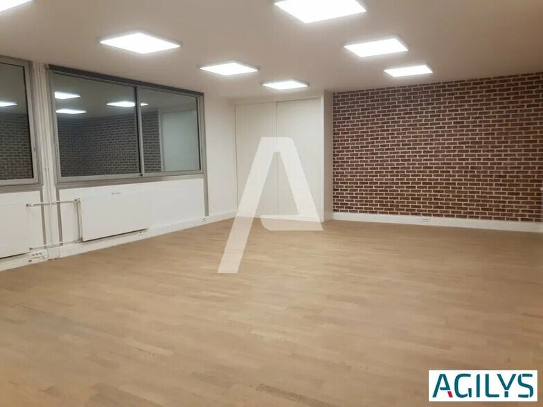 Bureau dans Morangis à louer - Photo de l’immeuble – Image 2 sur 9