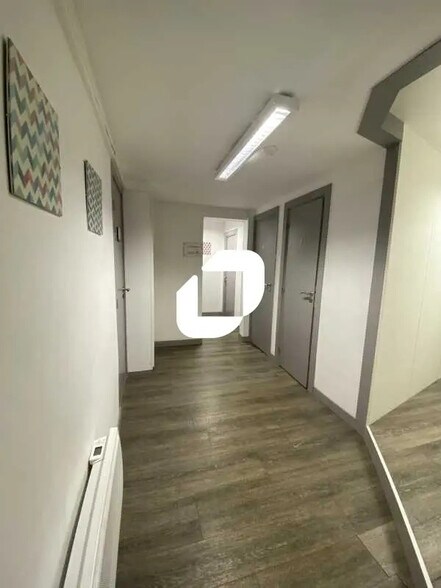 Bureau dans Ollainville à louer - Photo de l’immeuble – Image 2 sur 15