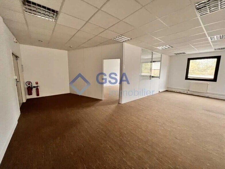 Bureau dans Lisses à louer - Photo intérieure – Image 2 sur 5