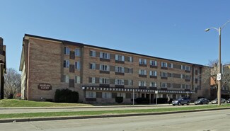 Plus de détails pour 2725 W Highland Blvd, Milwaukee, WI - Logement à vendre