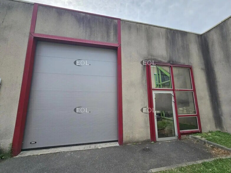 Local d’activités dans Ivry-sur-Seine à louer - Photo de l’immeuble – Image 2 sur 4
