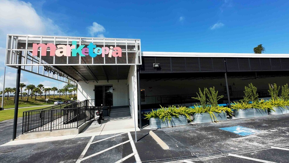 7490 36th Street N, Pinellas Park, FL à louer - Photo de l’immeuble – Image 1 sur 68