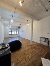 117 Grattan St, Brooklyn, NY à louer Photo intérieure– Image 2 sur 4