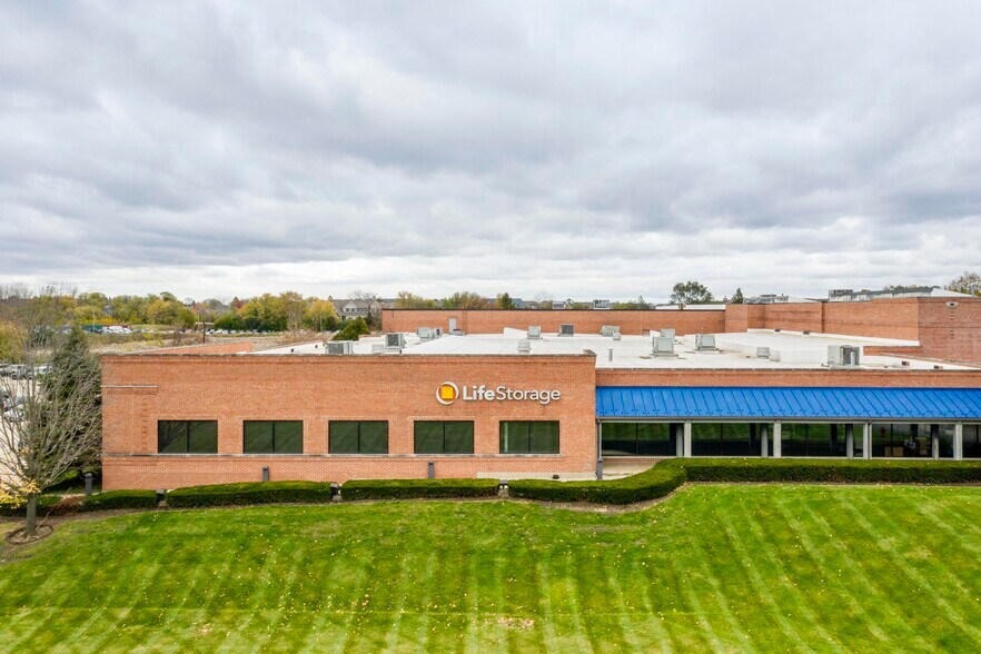1455 S Barrington Rd, Barrington, IL à louer - Photo de l’immeuble – Image 2 sur 10
