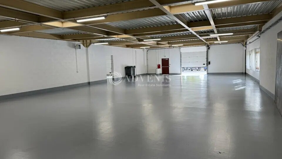 Local d’activités dans Croissy-Beaubourg à louer - Photo de l’immeuble – Image 2 sur 7