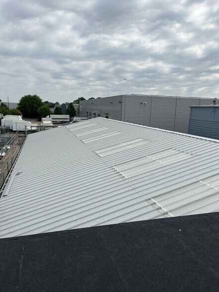 Central Way, Feltham à vendre - Photo de l’immeuble – Image 2 sur 7