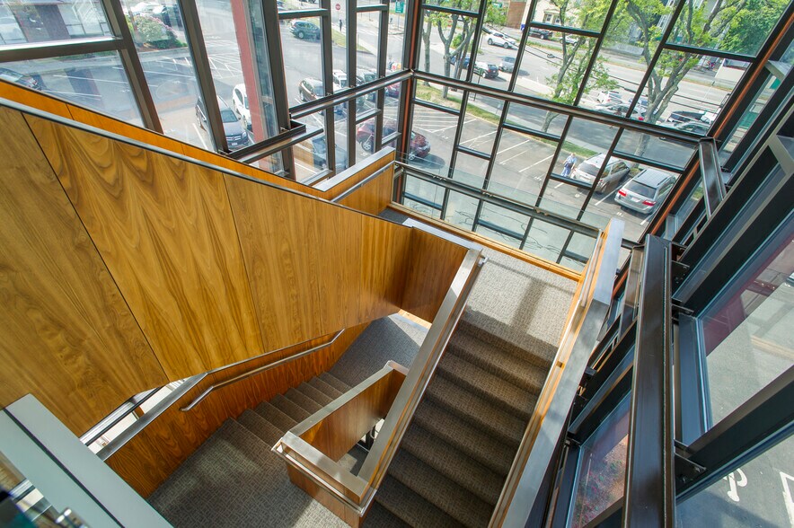 822 Boylston St, Brookline, MA à louer - Photo de l’immeuble – Image 3 sur 15