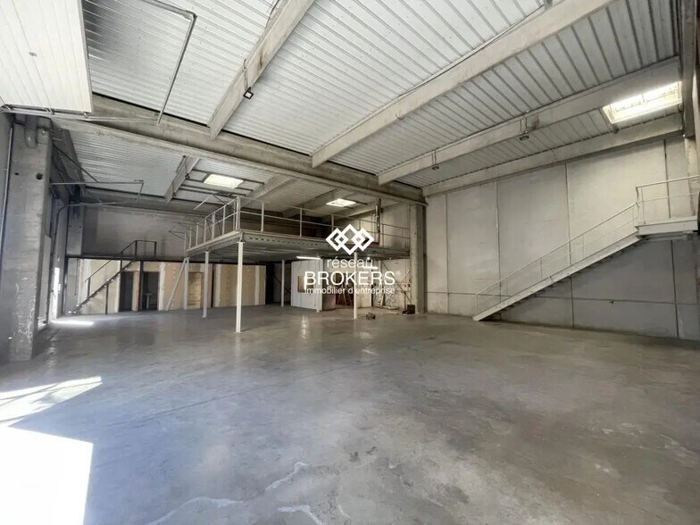 Industriel/Logistique dans Pertuis à louer - Photo de l’immeuble – Image 1 sur 9