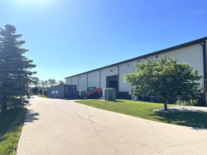 680 Gerry Way, Darien, WI à vendre - Photo de l’immeuble – Image 2 sur 7