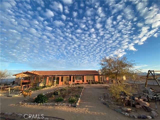 691 Desert Trail way, Tecopa, CA à vendre - Photo principale – Image 1 sur 76