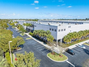 3300 SW 64th Ave, Davie, FL à louer Photo intérieure– Image 1 sur 10