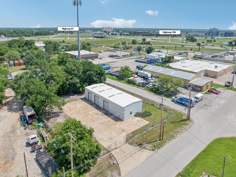 10131 E 47th Pl, Tulsa, OK à vendre - Photo de l’immeuble – Image 1 sur 25