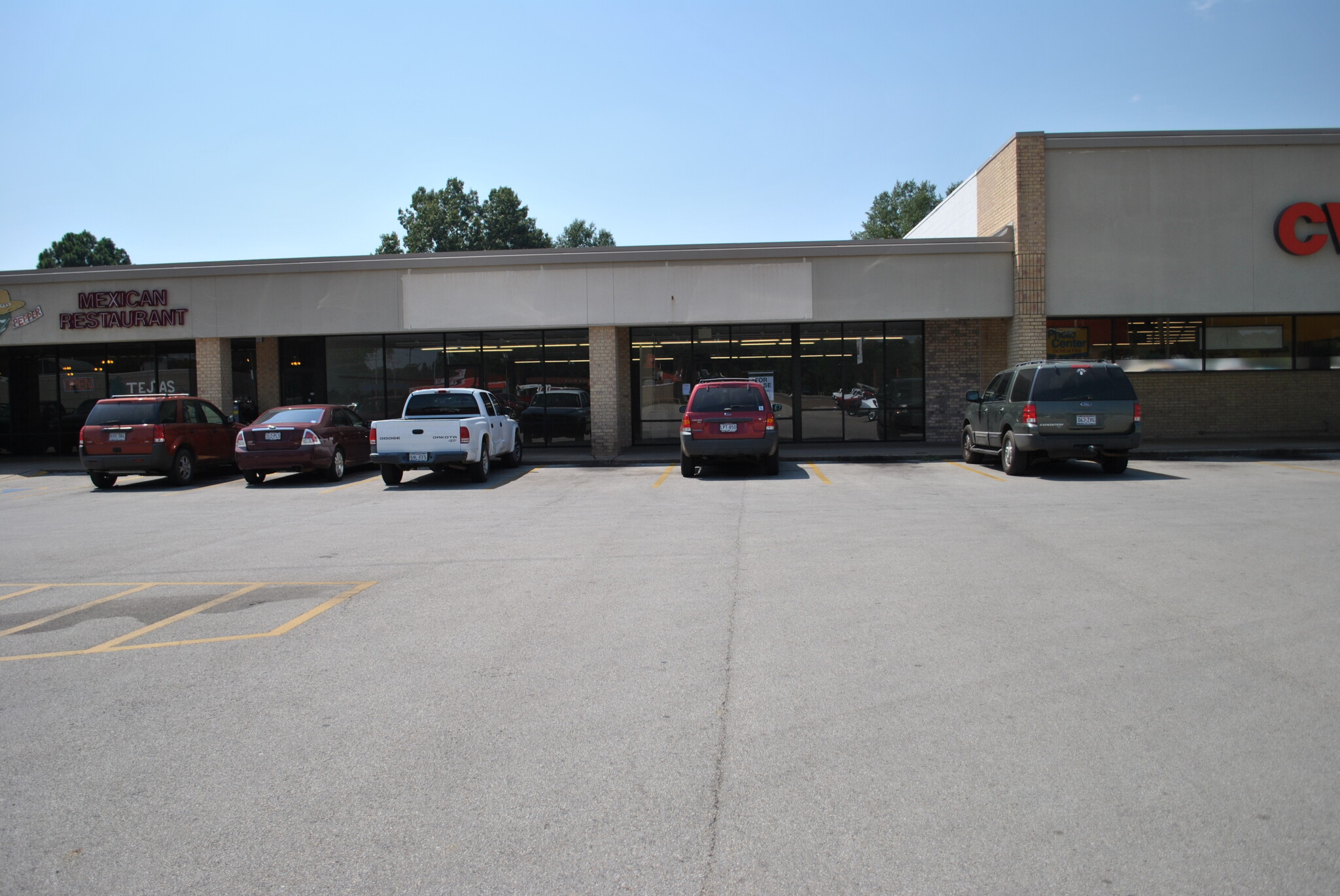 1300-1412 Broadway Ave, Gladewater, TX à louer Photo de l’immeuble– Image 1 sur 2