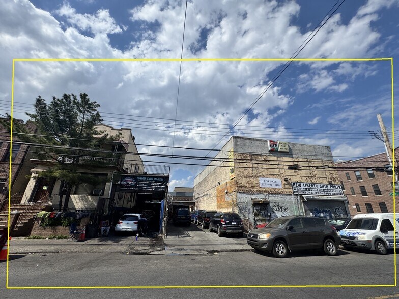 165 Newport St, Brooklyn, NY à vendre - Photo de l’immeuble – Image 3 sur 10